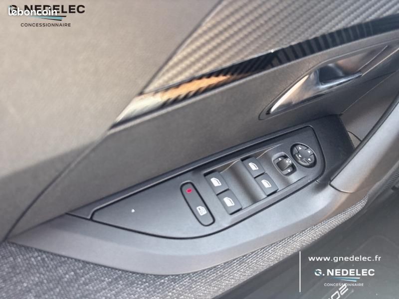 Peugeot 2008 1.2 Hybrid 145ch Style e-DCS6 (image 19)
