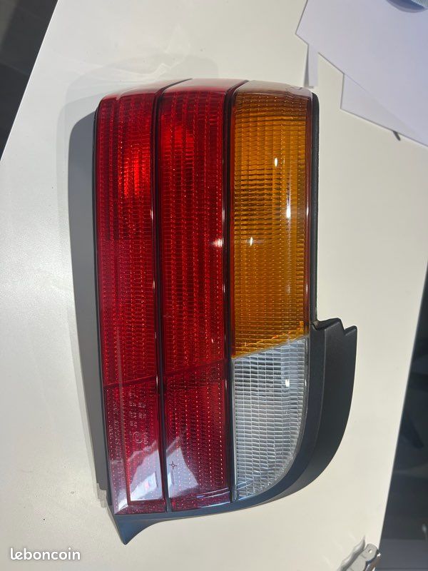 Feu arrière gauche série 3 bmw e36 (image 3)