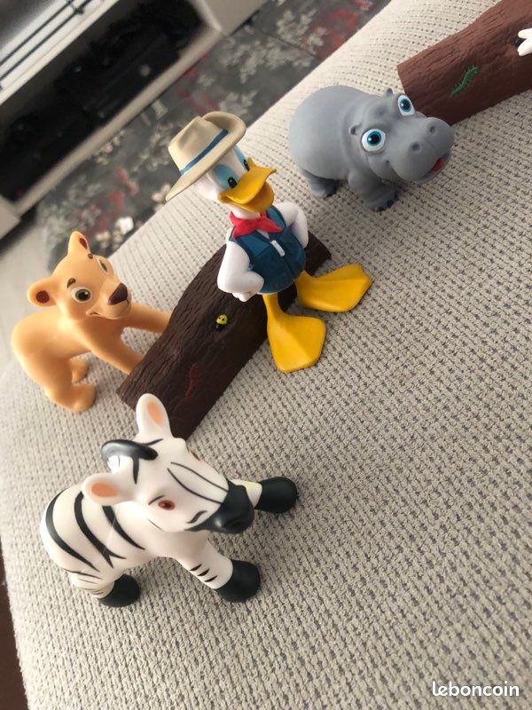 Lot figurines disney. Donald Mickey minnie (image 1)
