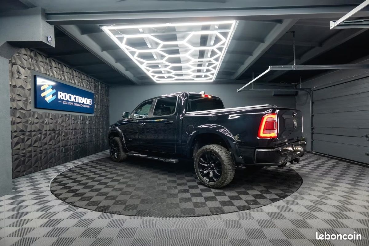 Dodge RAM 1500 Laramie Night Edition 5.7 HEMI 401 ch 4x4 – Alpine – 20” – Offroad (image 18)