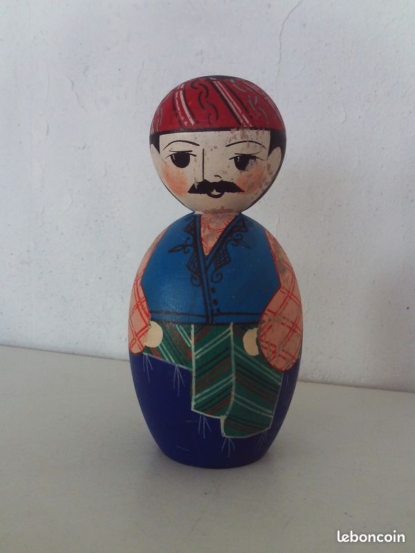 Petit bonhomme en bois peint 12cm (image 1)