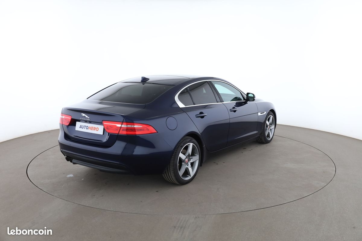 Jaguar XE 2.0d Prestige Auto 180 ch (image 3)