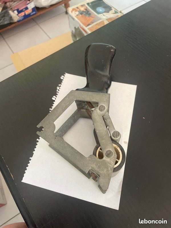 Un porte rouleaux de scotch pour emballage (image 4)
