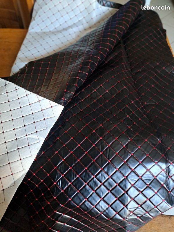 Skai simili cuir noir losange rouge matelassé 3x1,4M (image 1)