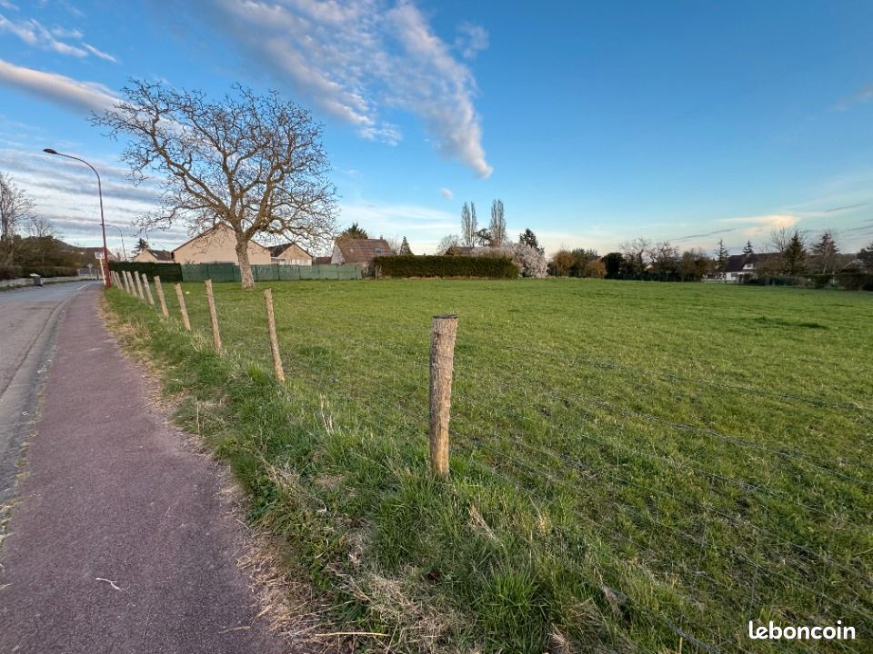 Terrain 811 m² · à Dammartin-en-Serve · 109 900 €