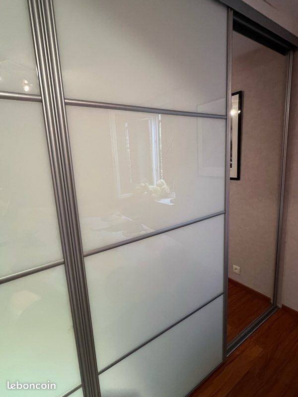 Vends portes de placard coulissantes avec grands miroirs (image 2)