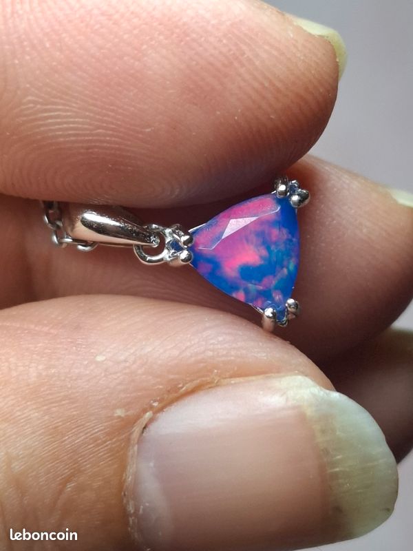 Pendentif eclat de cristal monté avec une goutte en cristal, fleurs