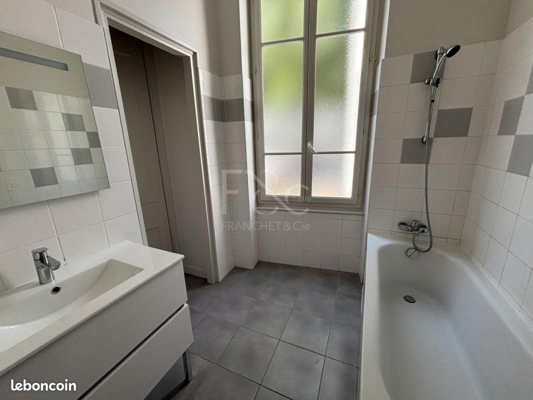 Appartement 4 pièces 128 m² · à Lyon · 128 m² · 2 165 €
