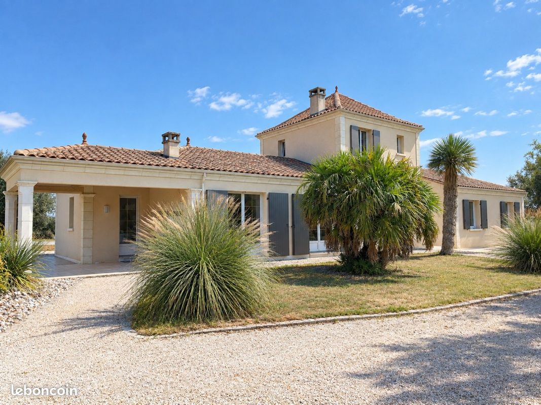 Maison 7 pièces 200 m² · à Saint-Yrieix-sur-Charente · 200 m² · 588 000 €