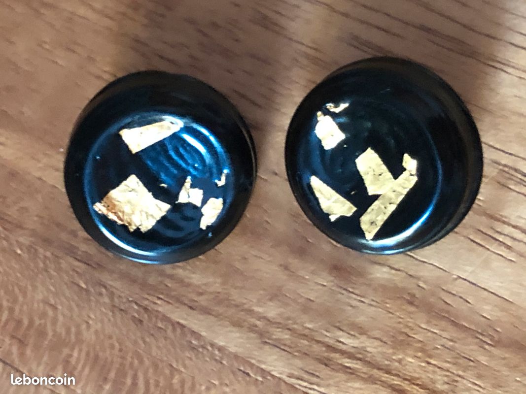 Boucles d'oreilles résine et or avec clips (image 1)