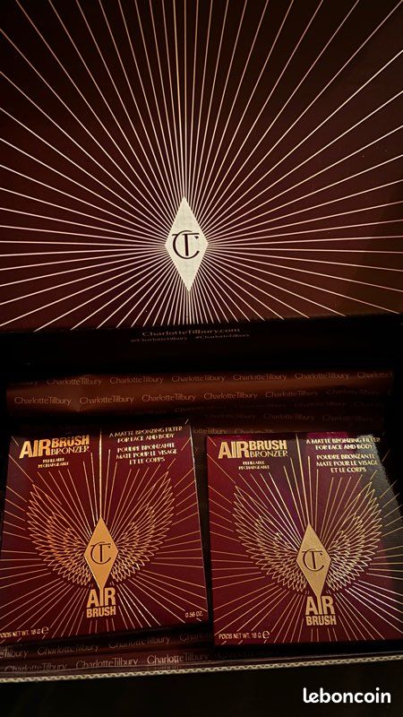 Charlotte Tilbury :Airbrush Flawless Finish Poudre Matifiante Rechargeable (image 1)