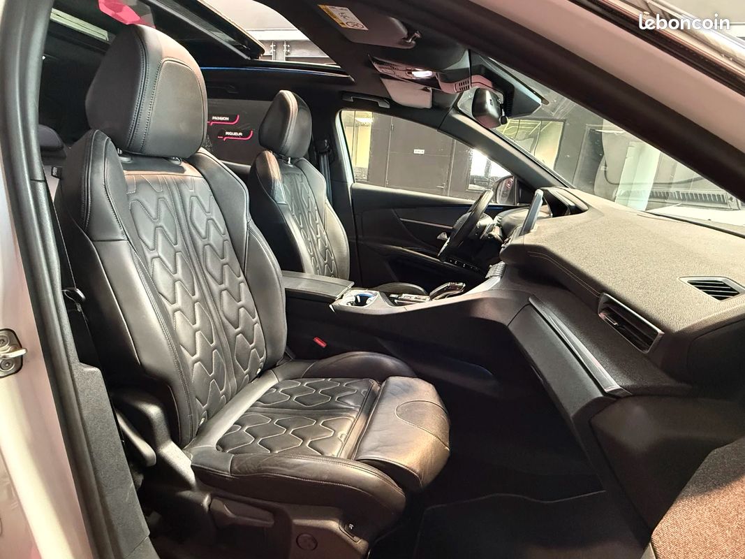 PEUGEOT 3008 165ch GT Line MOTEUR A CHAINE/ Toit ouvrant/ Sièges cuir/Apple Carplay 16880 (image 17)
