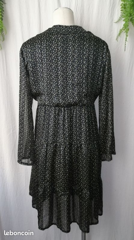 Robe d'automne/hiver col V motif abstrait bas à volants 