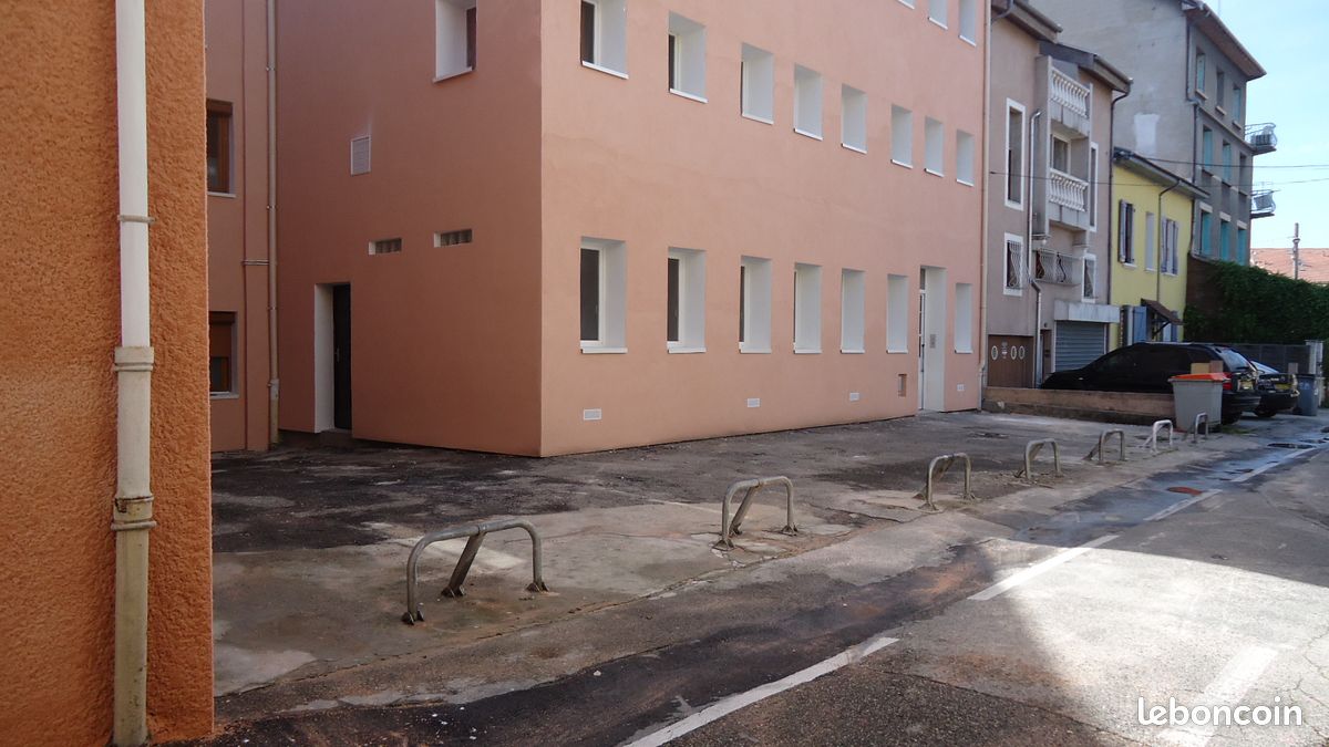 Local commercial 3 pièces 160 m² · à Grenoble · 160 m² · 38 000 €