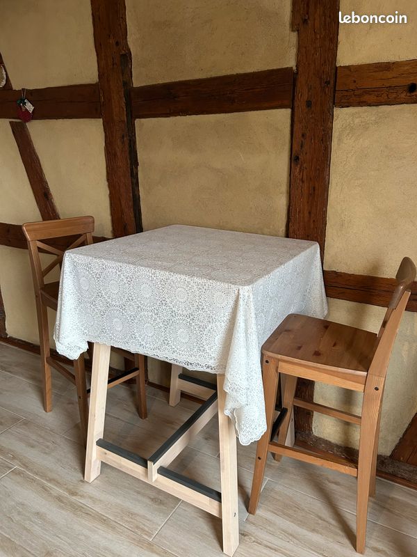 Table haute avec 2 chaises hautes (image 1)