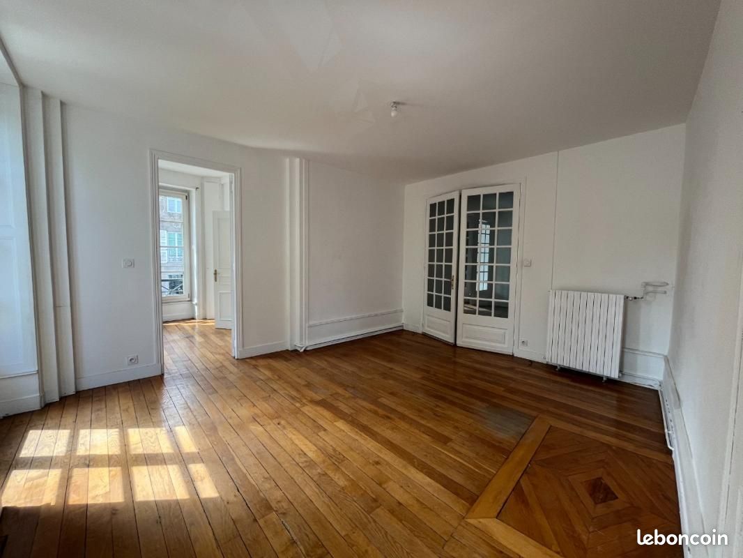 Appartement 7 pièces 177 m² · à Montbrison · 177 m² · 262 000 €