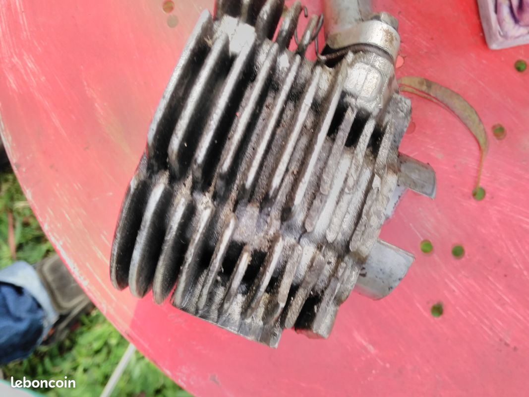 Cylindre cyclomoteur ancien (image 2)