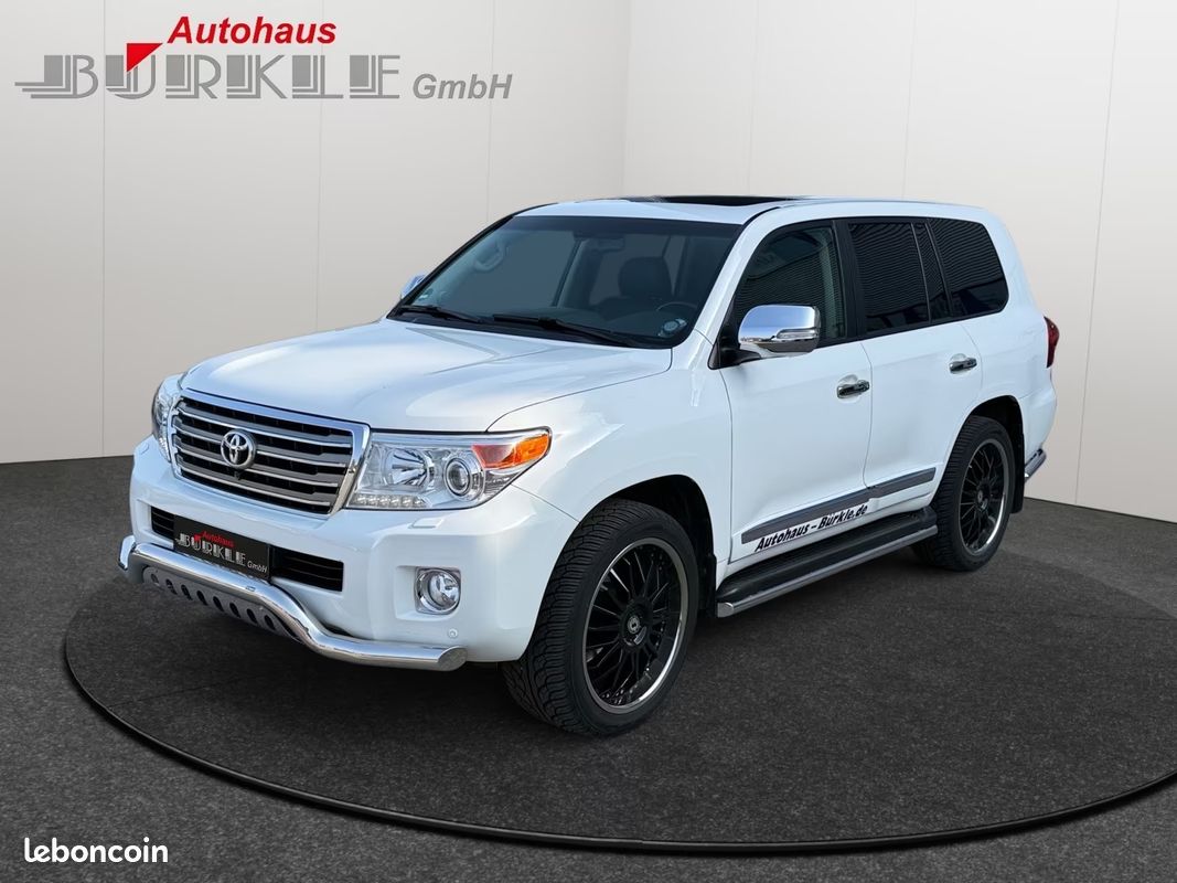 Toyota Land Cruiser VDJ 200 4.5D-4D V8 272CH Executive - Suivi Toyota - 4X4 - Régulateur - BVA - Toit Ouvrant - Attelage - Echappement Sport - Sièges Chauffant / Ventilés - 135000KM (image 1)