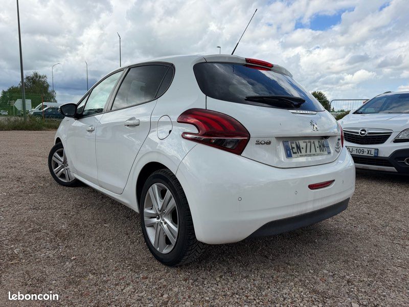 PEUGEOT 1.2 Ptech 82cv Style / Caméra de recul (image 2)
