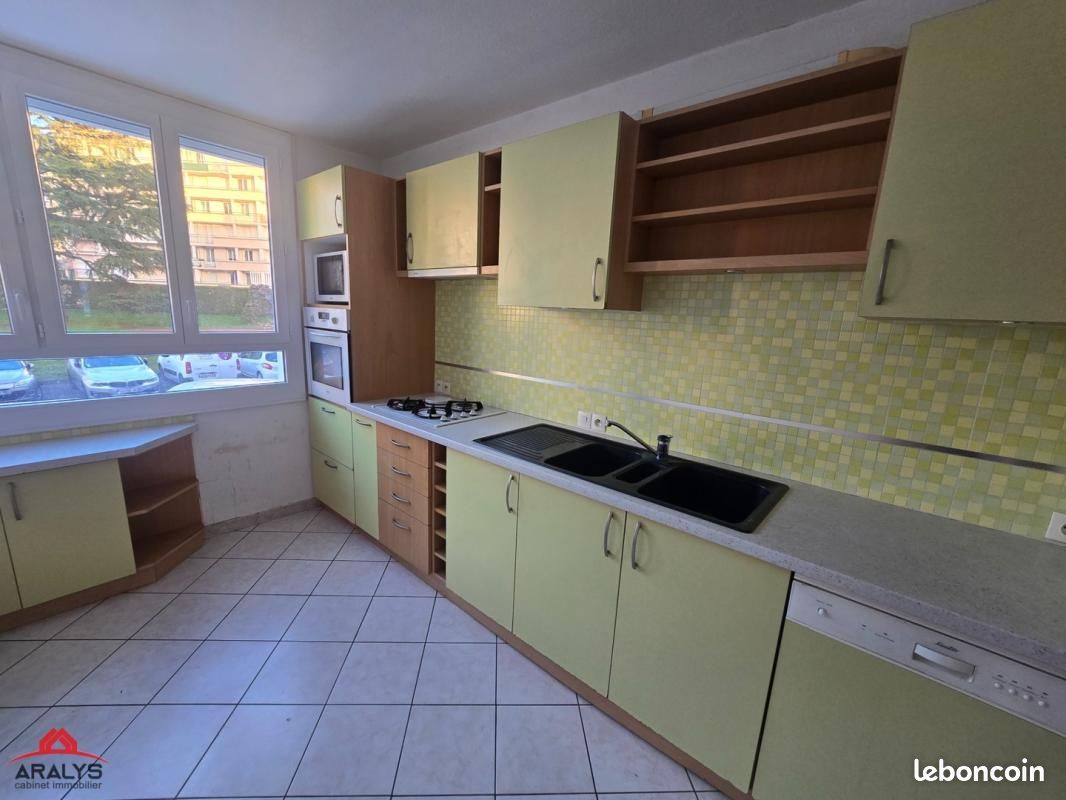 Appartement 3 pièces 63 m² · à Roanne · 63 m² · 560 €
