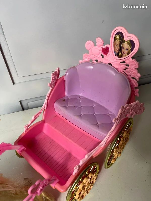 Poupée Barbie Aux Cheveux Roses Et à Une Robe Rose Ai Générative