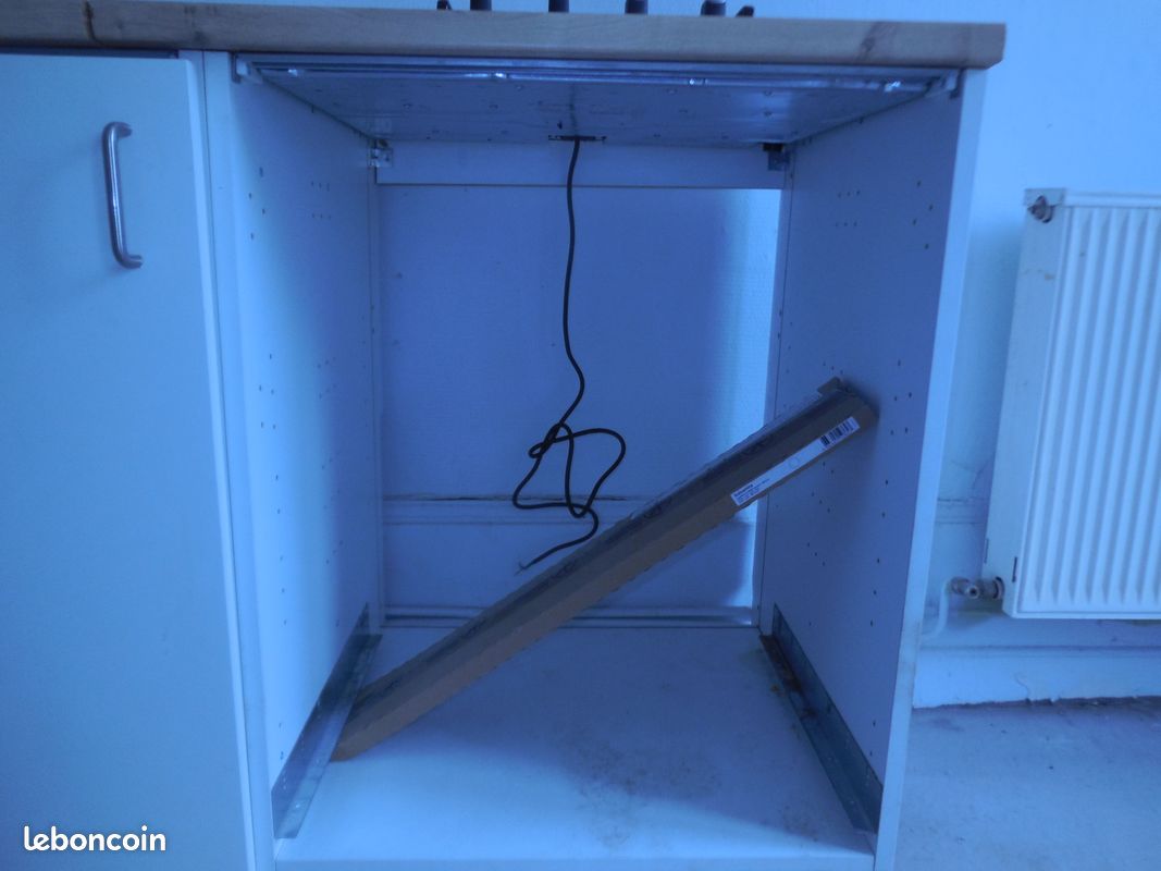 Petite cuisine jamais servie évier robinet gaz (image 7)