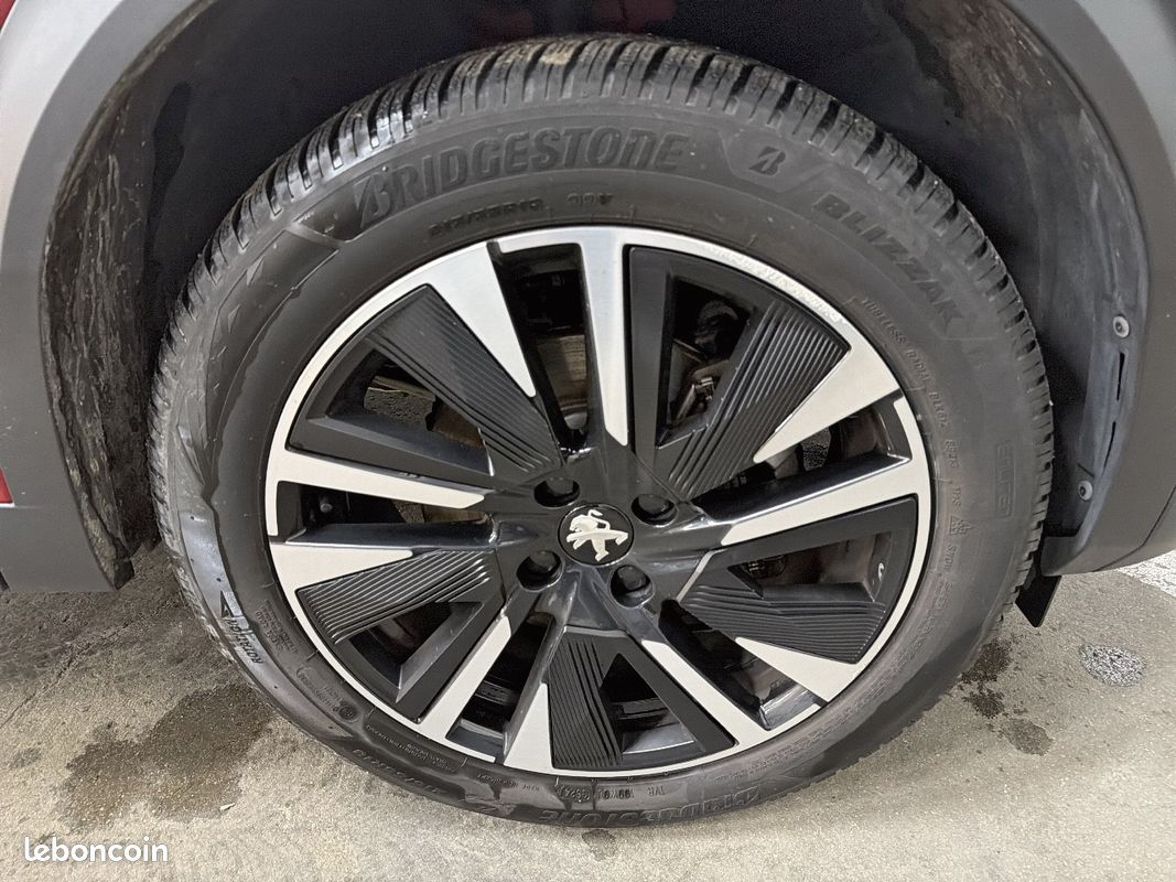 PEUGEOT 2008 BlueHDi 130 S&S EAT8 GT Pack (image 9)