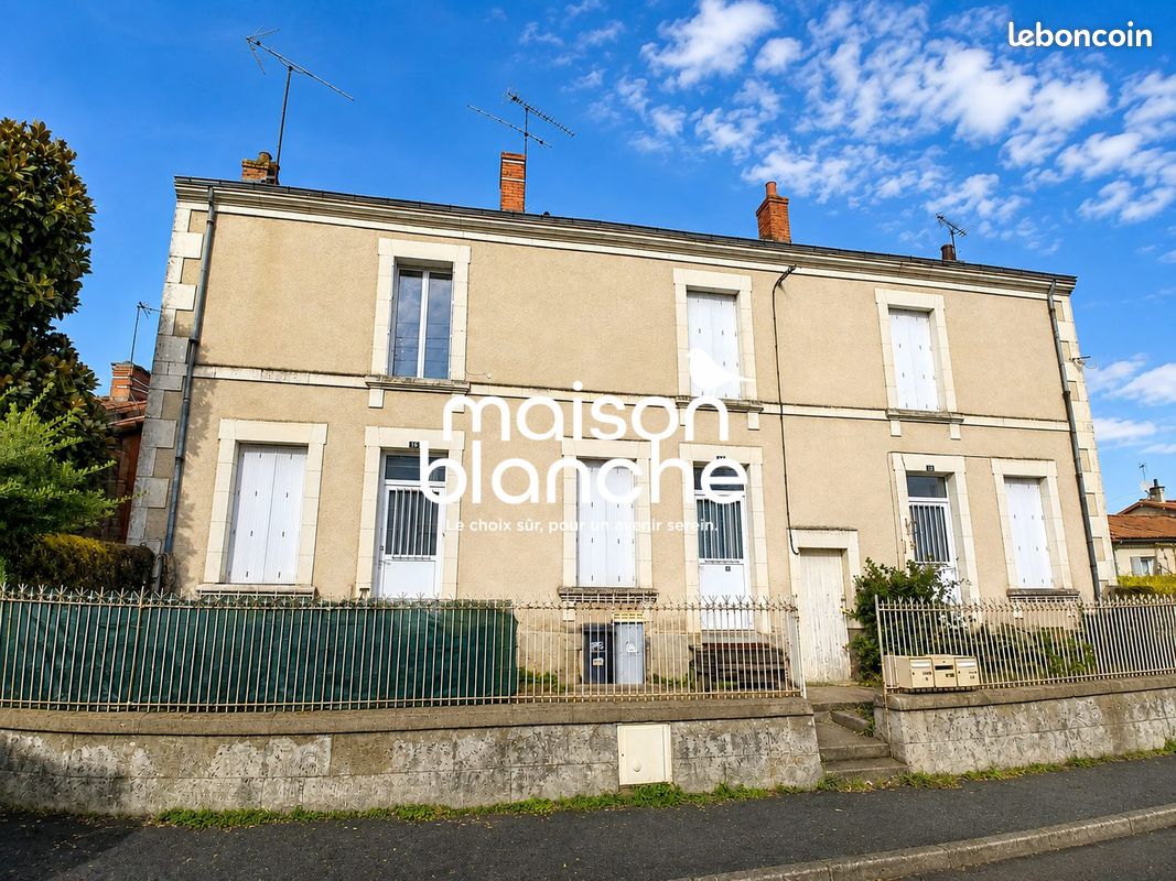 Immeuble 255 m² · à Parthenay · 255 m² · 162 000 €