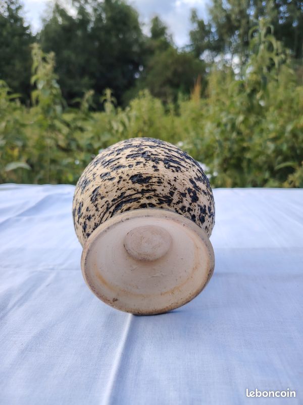 Vase boule sur piedouche vintage en grès brut / céramique lave 1970 (image 4)