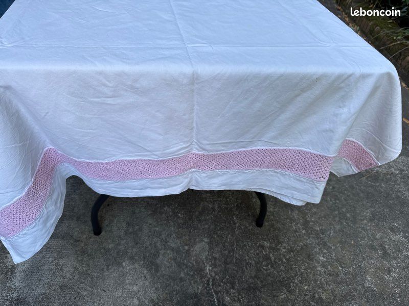 Petit drap brodé 170 x 114 cm (image 1)