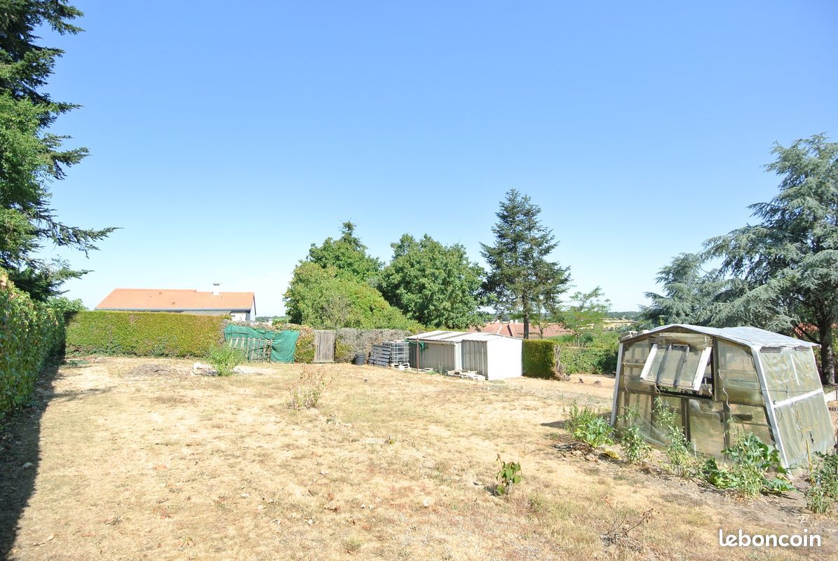 Terrain 700 m² · à Sèvremoine · 70 200 €