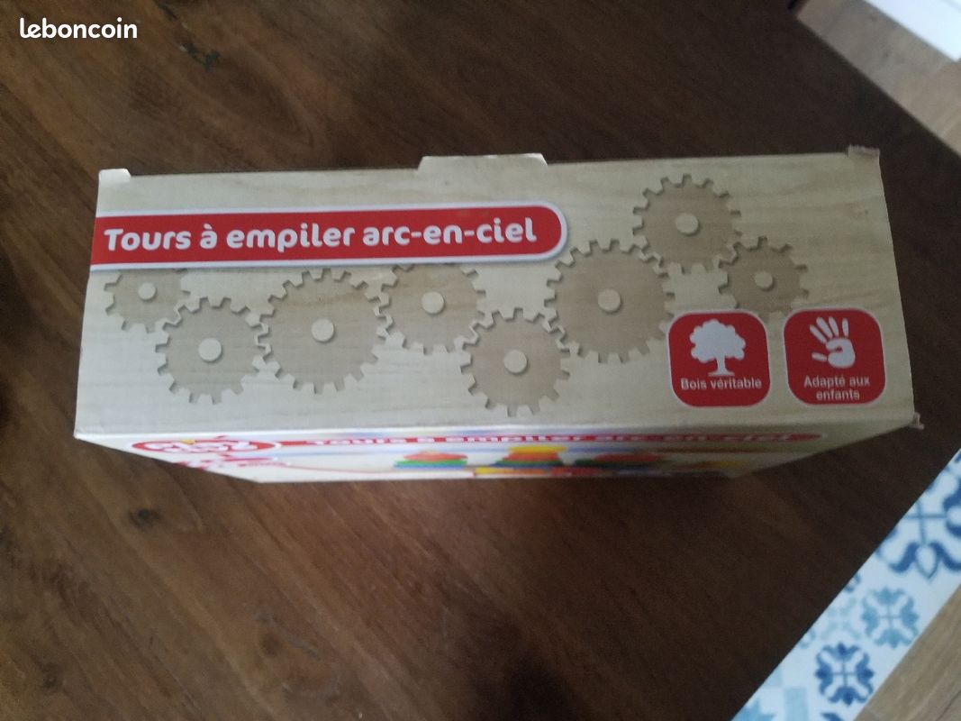 Tours à empiler en bois arc en ciel (image 1)