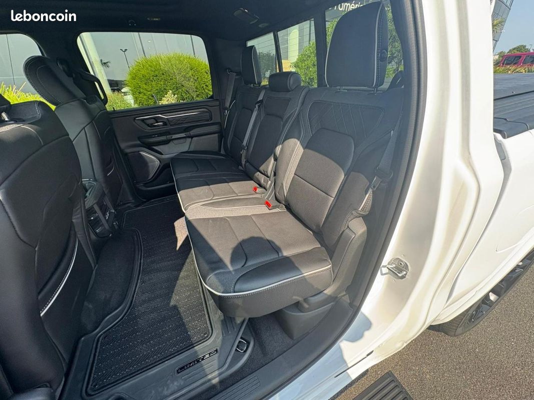Dodge ram 1500 crew limited night edition rambox 2025 (image 12)
