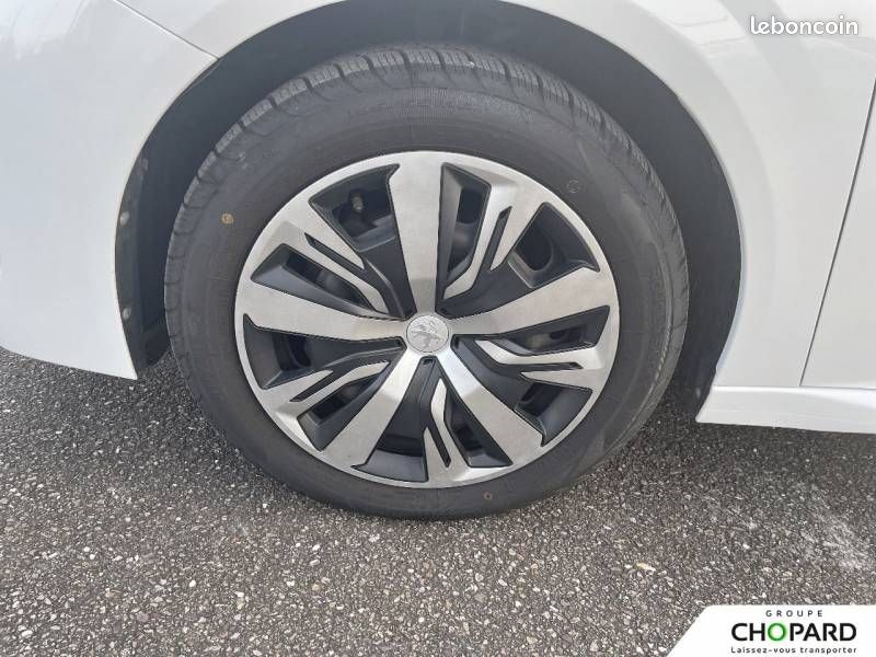 Peugeot 208 PureTech 100 S&S EAT8 Active Pack (image 11)