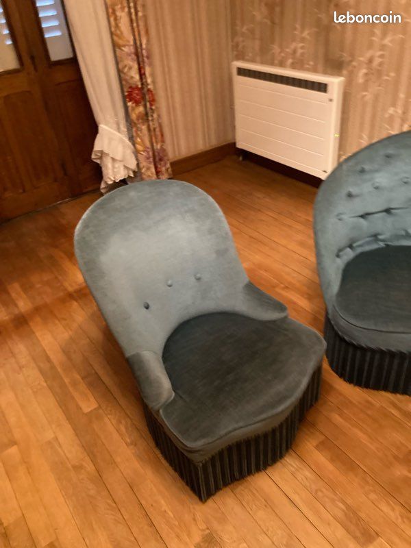 Salon crapaud comprenant un canapé et deux fauteuils (image 3)