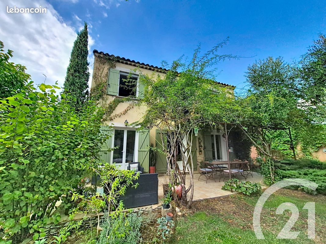 Maison 6 pièces 130 m² · à Robion · 130 m² · 449 000 €