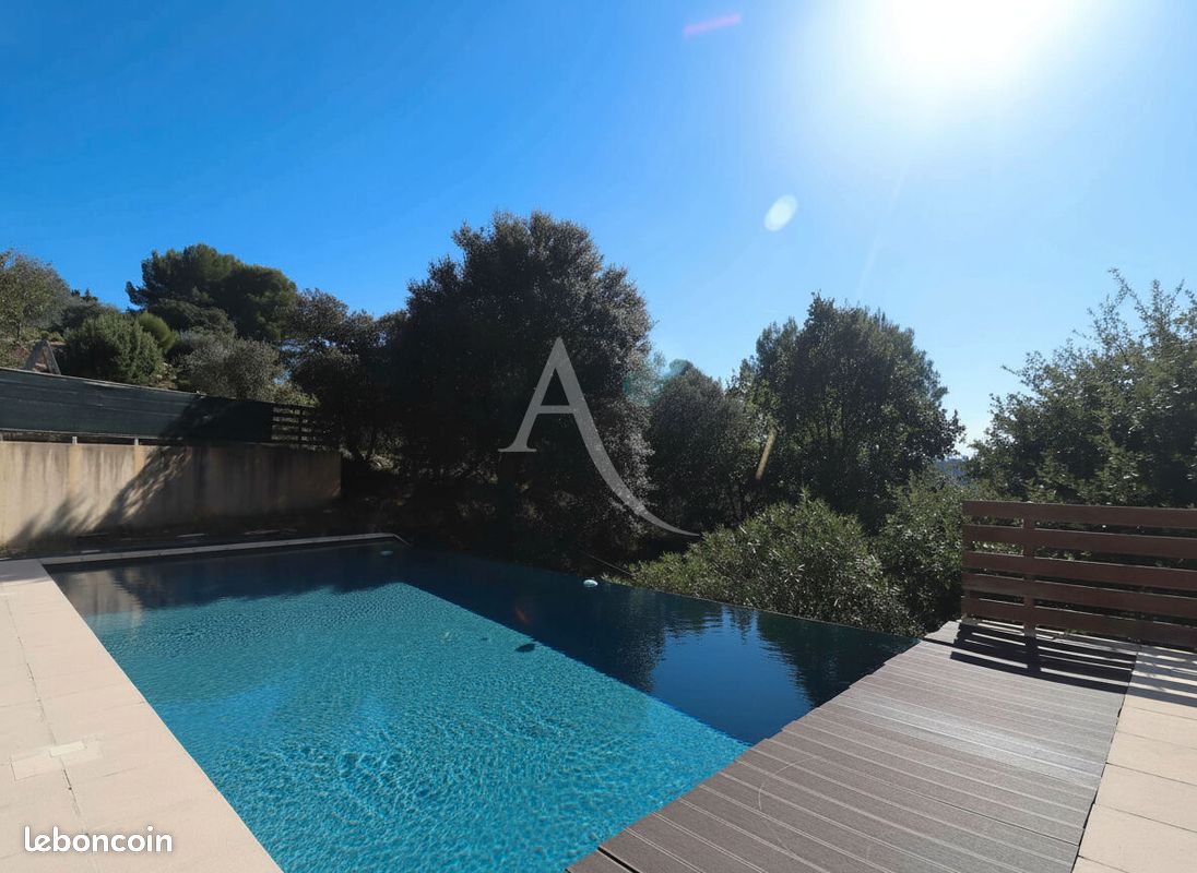 Maison 5 pièces 105 m² · à Sainte-Tulle · 105 m² · 475 000 €