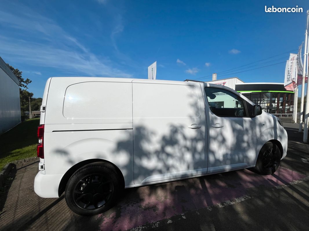 Citroën Jumpy III VAN Ph.2 M . 2.2 Diesel 150 ch Automatique sur parc - 2 Portes Latérales - (image 2)