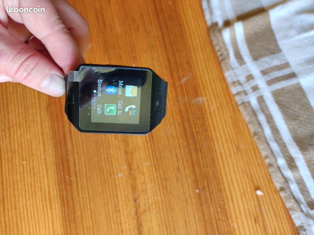 Montre connectée avec sim tactile neuve (image 1)