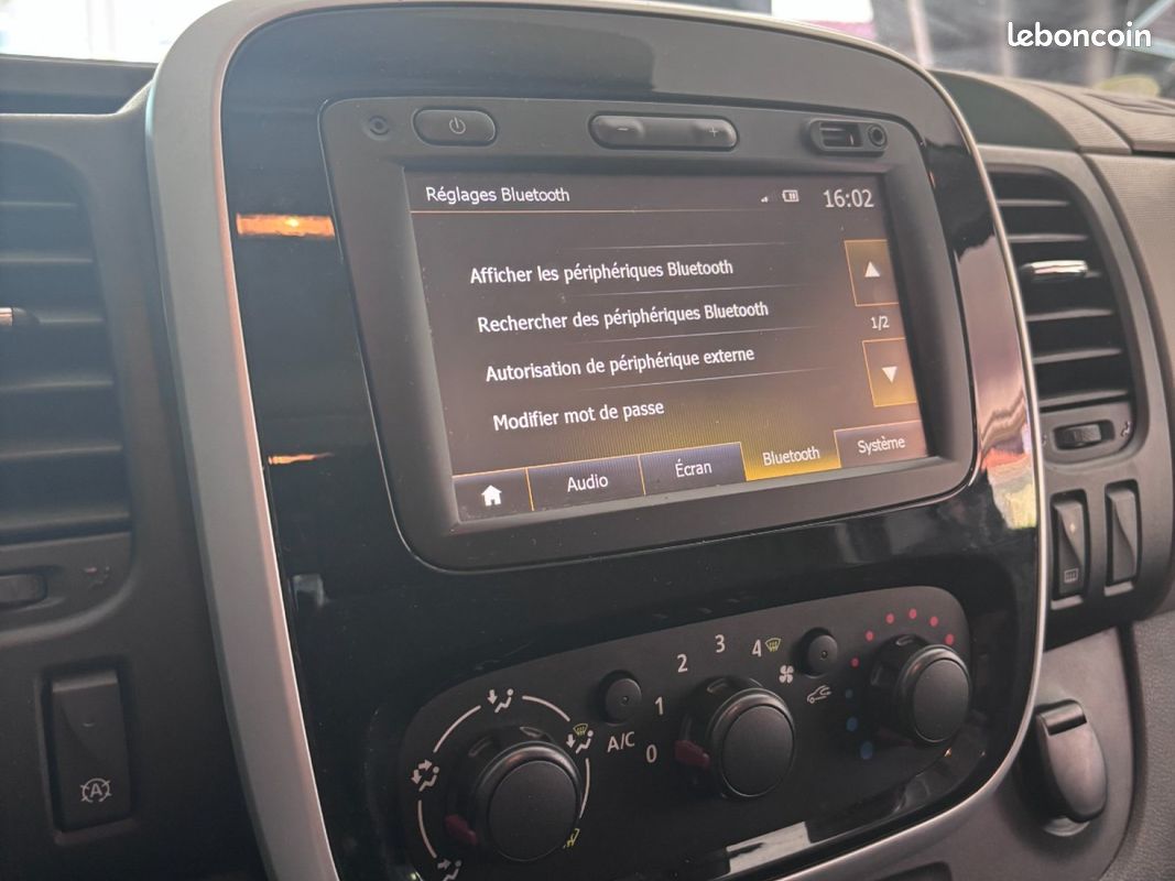 Renault trafic fourgon gn l2h1 1200 kg dci 145 energy e6 confort (image 32)