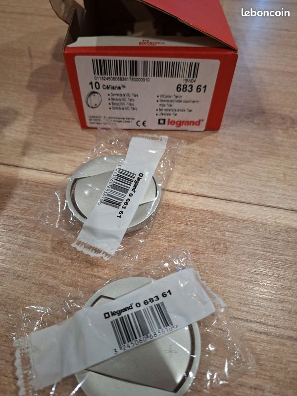 Legrand 068361 . Enjoliveur Céliane pour commande VMC - finition titane (image 1)