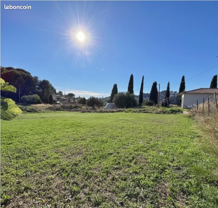 Terrain 564 m² Ollioules · 285 000 €