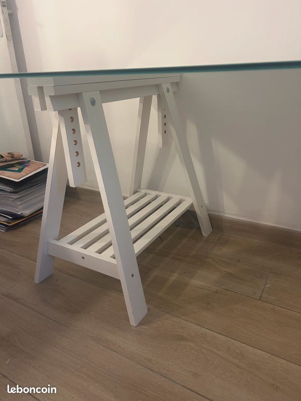 Bureau en verre trempé et tréteaux en bois blanc (image 3)