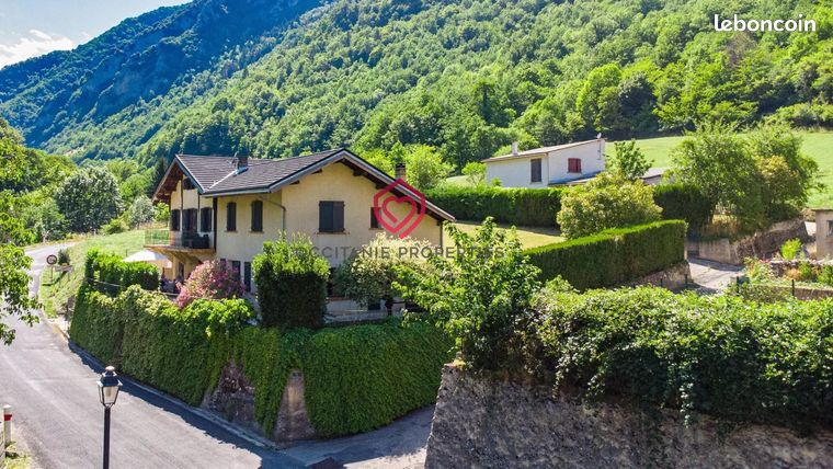Propriété 9 pièces 236 m²