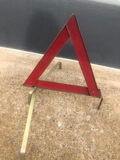 Ancien triangle de signalisation voiture ancienne