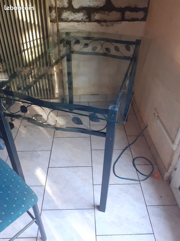 Table verre et ses chaises (image 2)