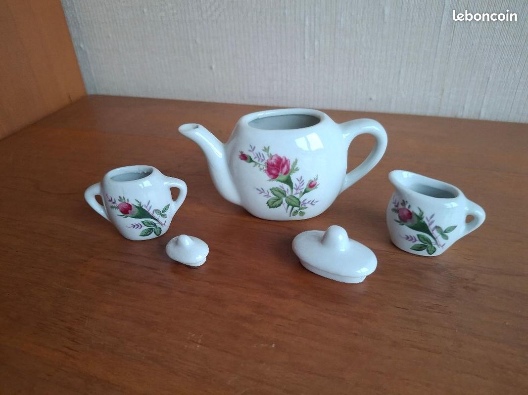 Service à thé ancien, porcelaine, Geishas, Japon, 25 pièces. (D
