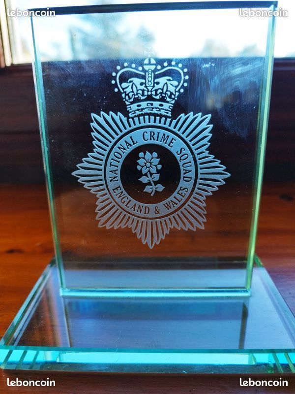 Plaque en verre police criminelle britannique (image 1)