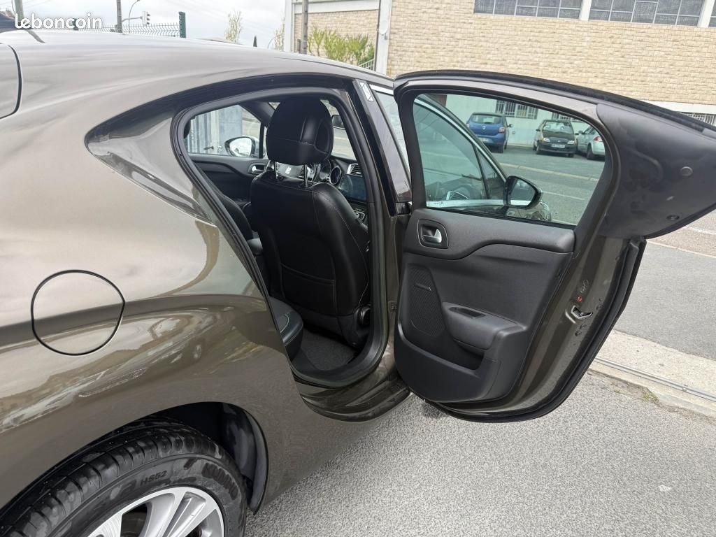 DS DS4 1.6 e-HDi FAP - 115 So Chic clim + Radar AR (image 26)