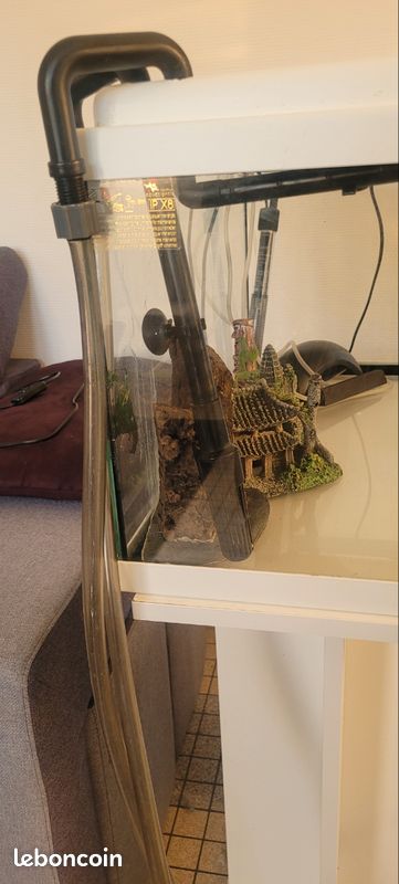 Aquarium eau chaude et son meuble blanc (image 1)